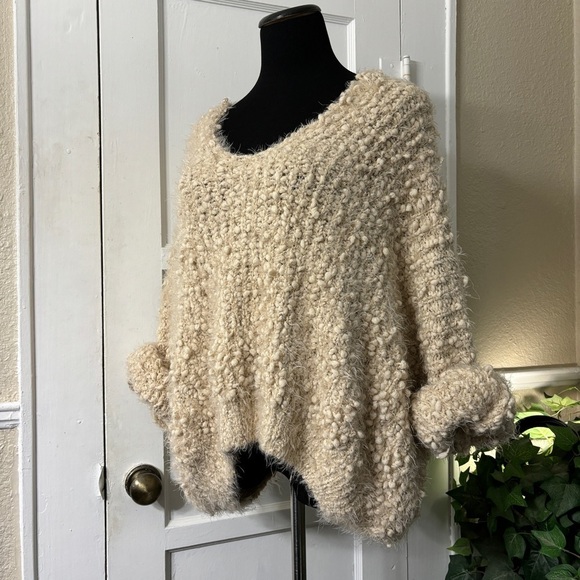 POL Soft Fuzzy White/Ivory Slouchy Oversized Sweater - Picture 14 of 16